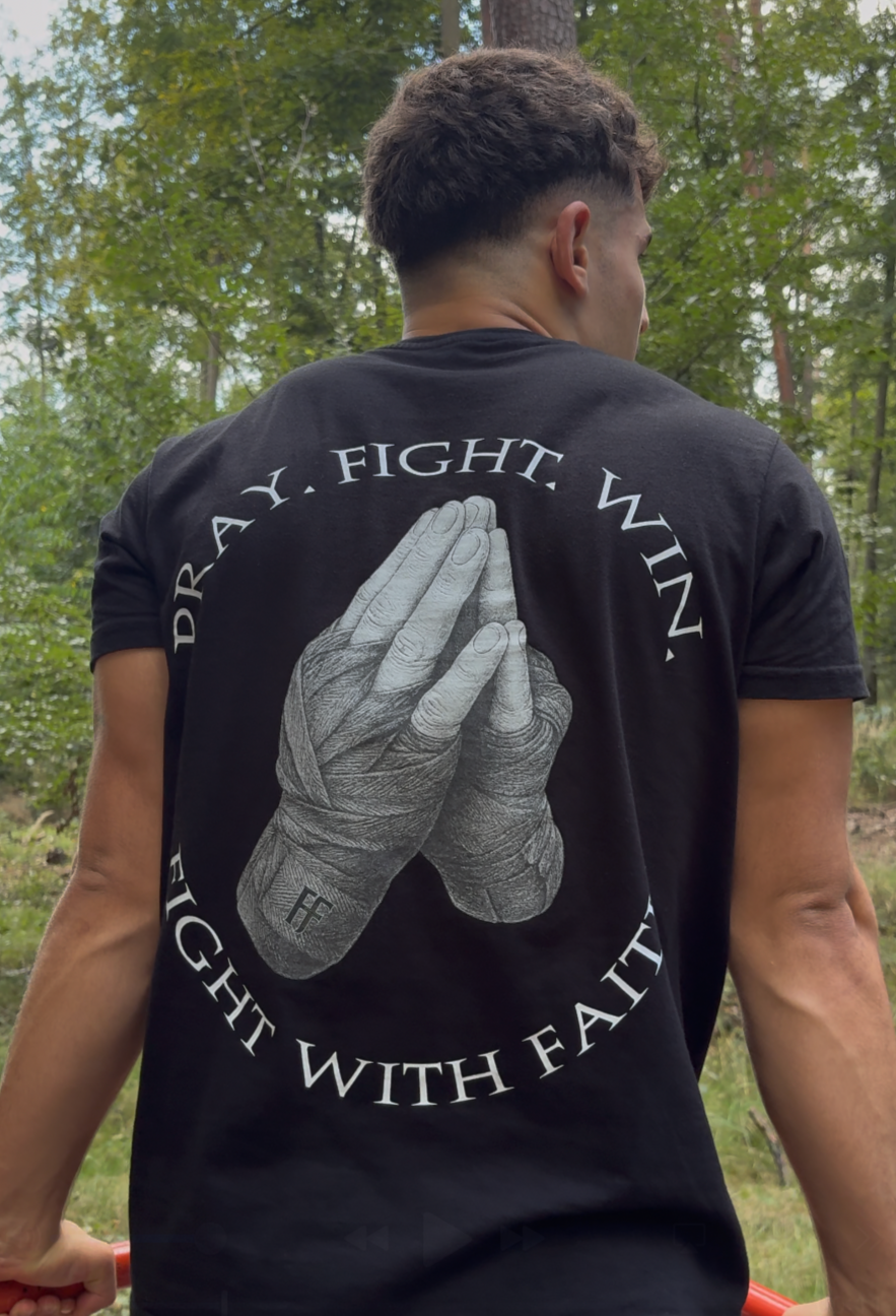 PRAY & FIGHT T-SHIRT SCHWARZ