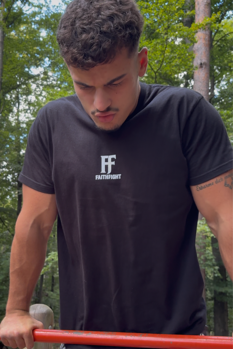 PRAY & FIGHT T-SHIRT SCHWARZ